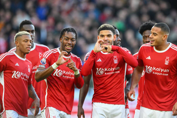 透過觀察奧 透過觀察奧